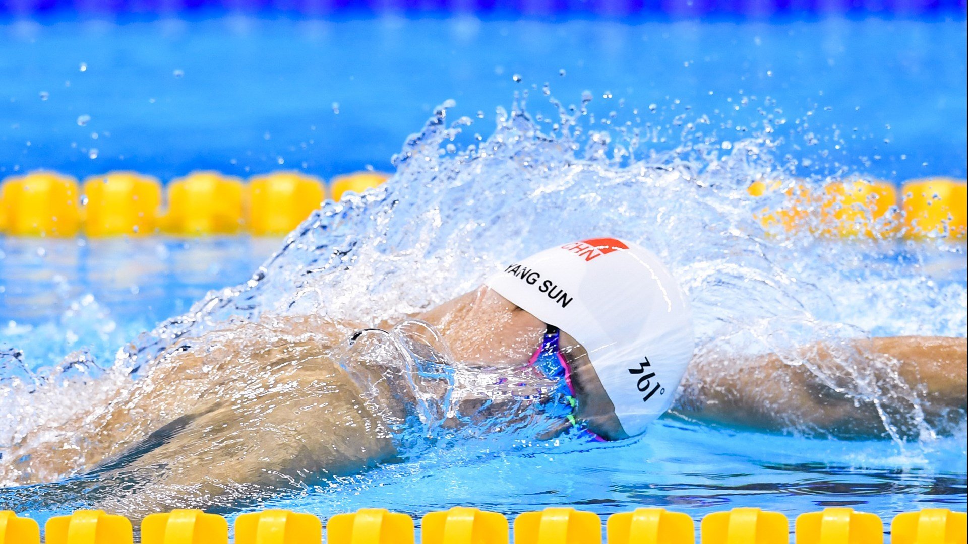雷霆大胜森林狼,系列赛焦点战中亚历山大三分雨不断,雷霆续约亚历山大